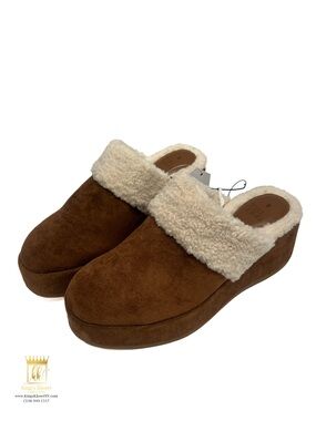 Time and Tru clogs